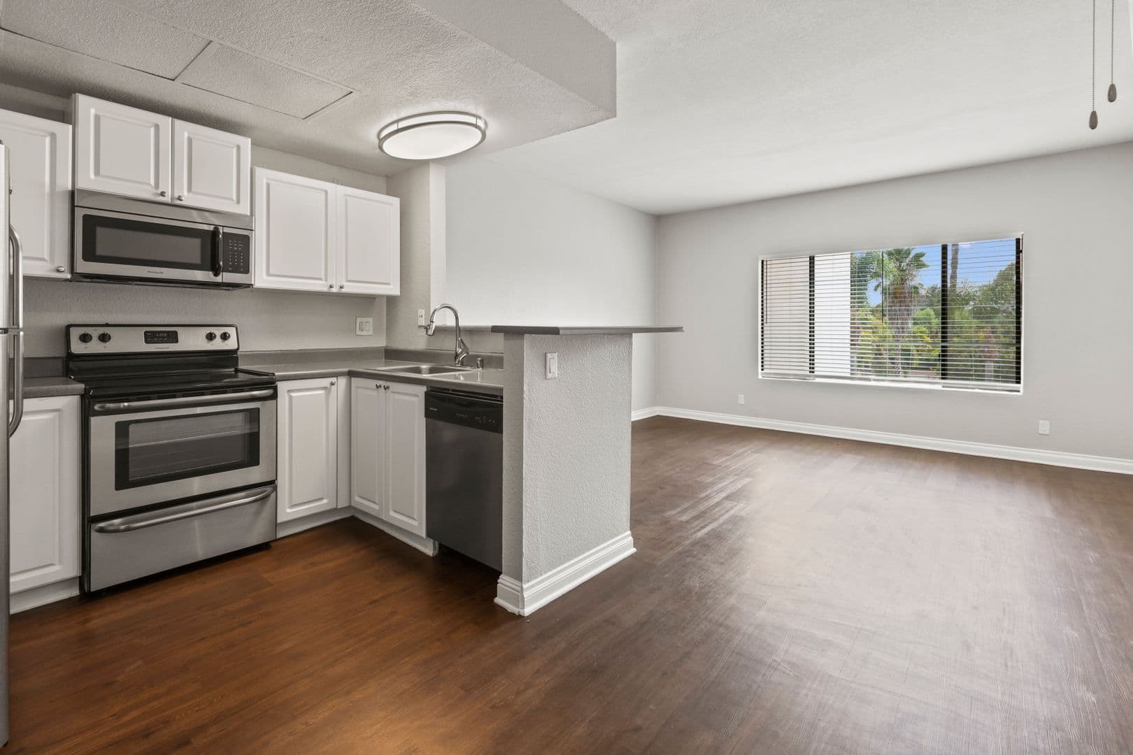 CANOGA PARK Apartment: 8700 DE SOTO AVENUE