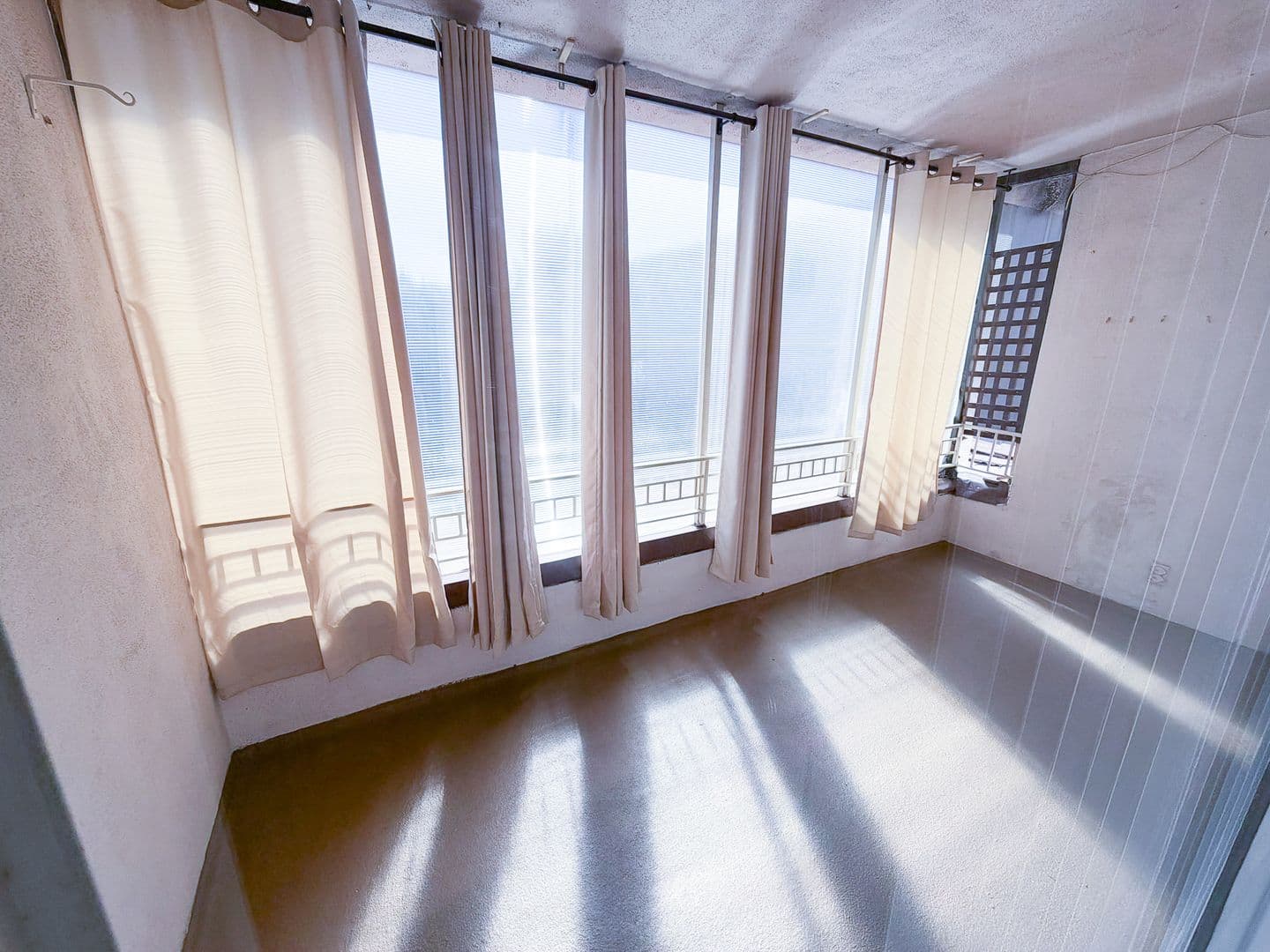 Valley Village Apartment: 11839 Magnolia Boulevard