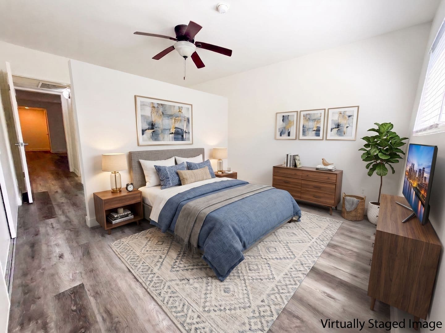 Sherman Oaks Apartment: 5045 Woodman Avenue