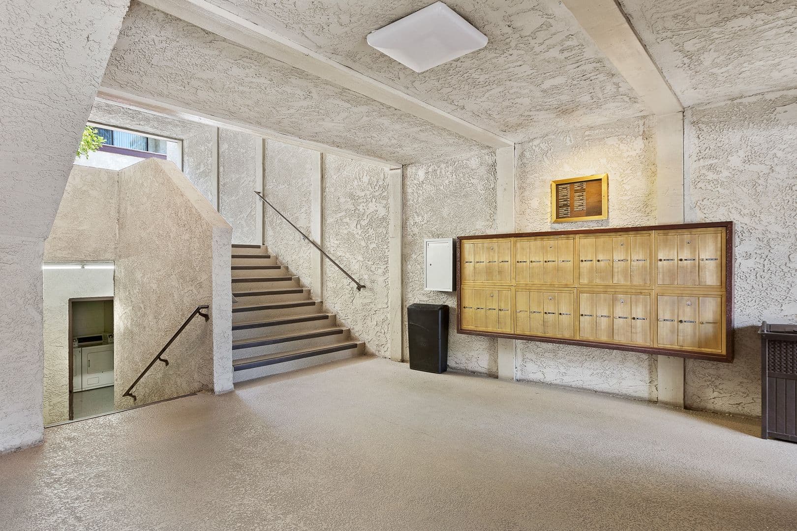 Studio City Apartment: 4627 Coldwater Canyon