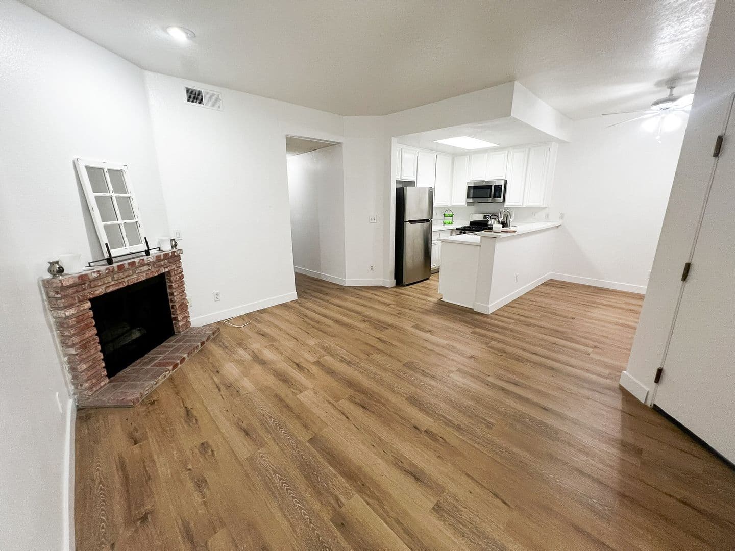 Sherman Oaks Apartment: 14459 Benefit Street