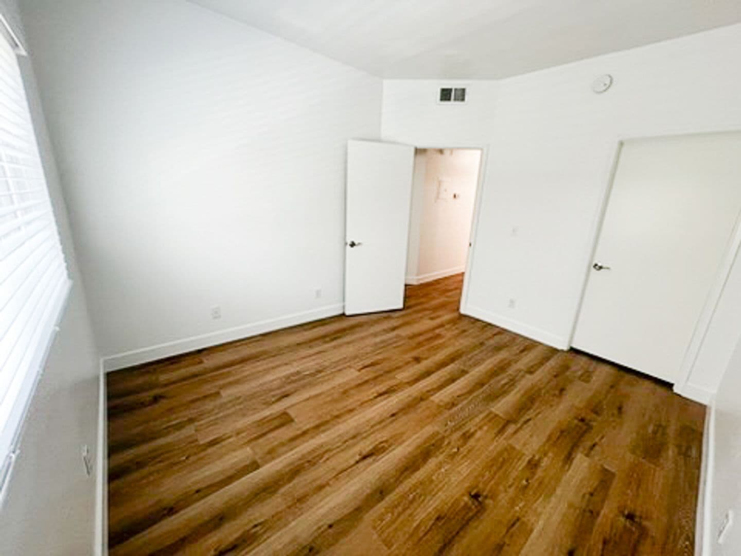 Sherman Oaks Apartment: 14459 Benefit Street