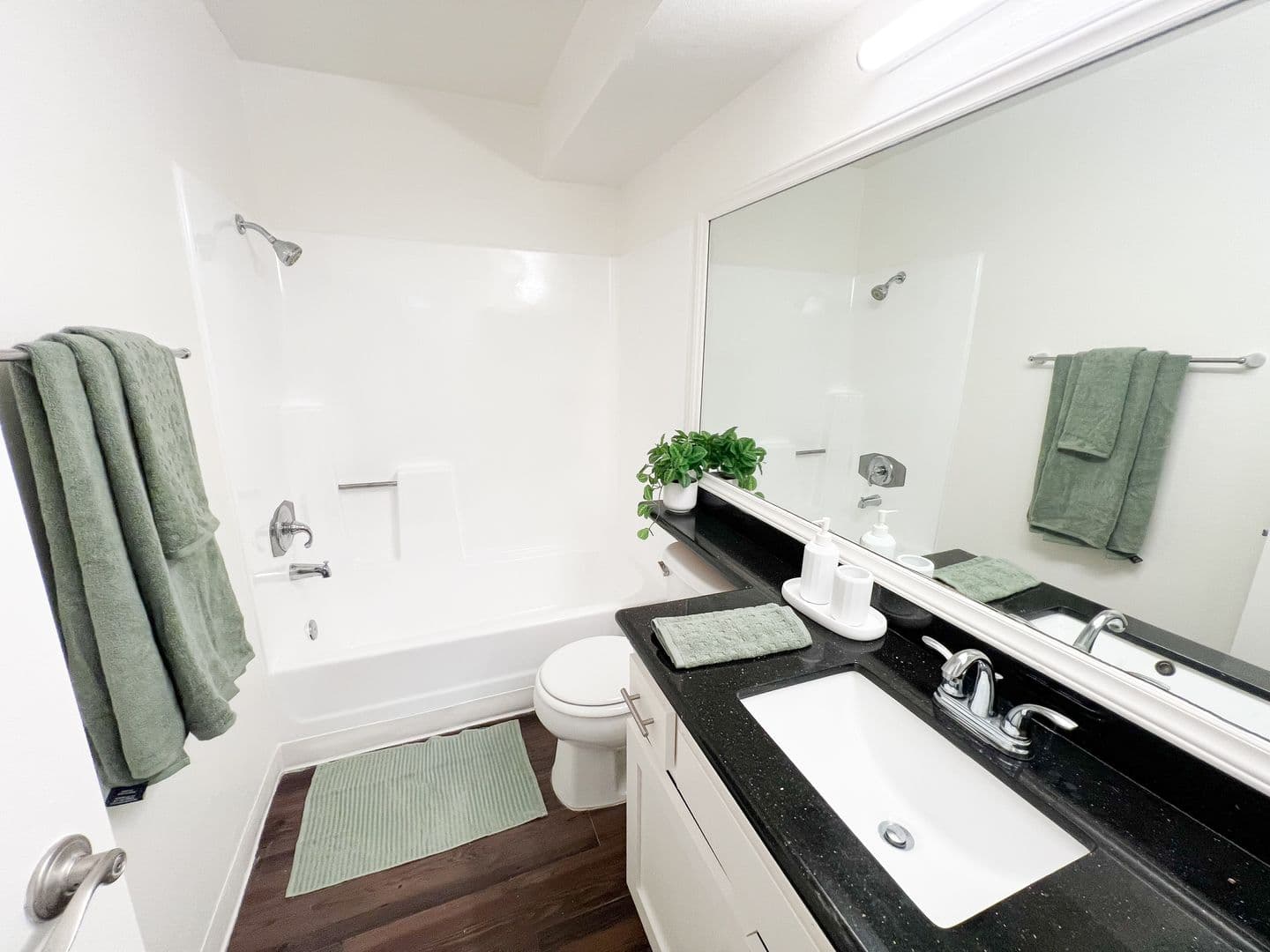 Studio City Apartment: 4627 Coldwater Canyon