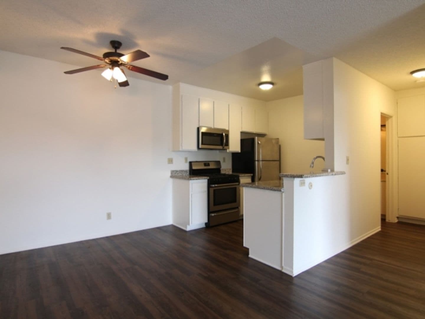 North Hollywood Apartment: 11018 Moorpark Street