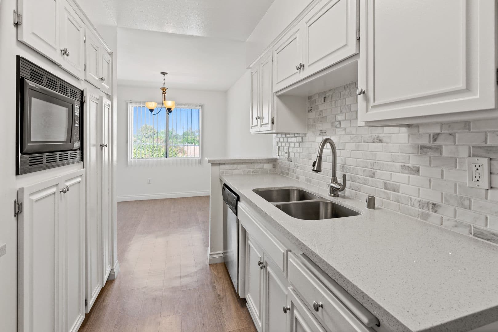 Reseda Apartment: Sherman Way Apartments