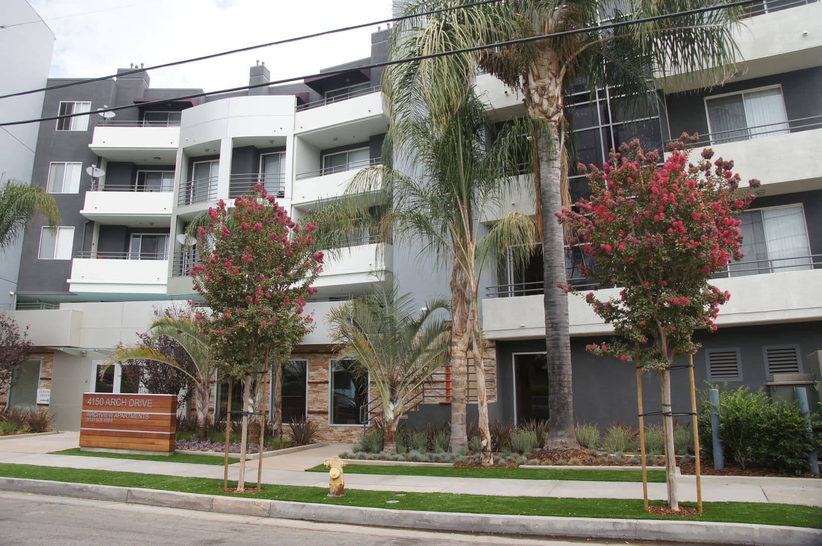 Studio City Apartment: 4150 Arch Drive