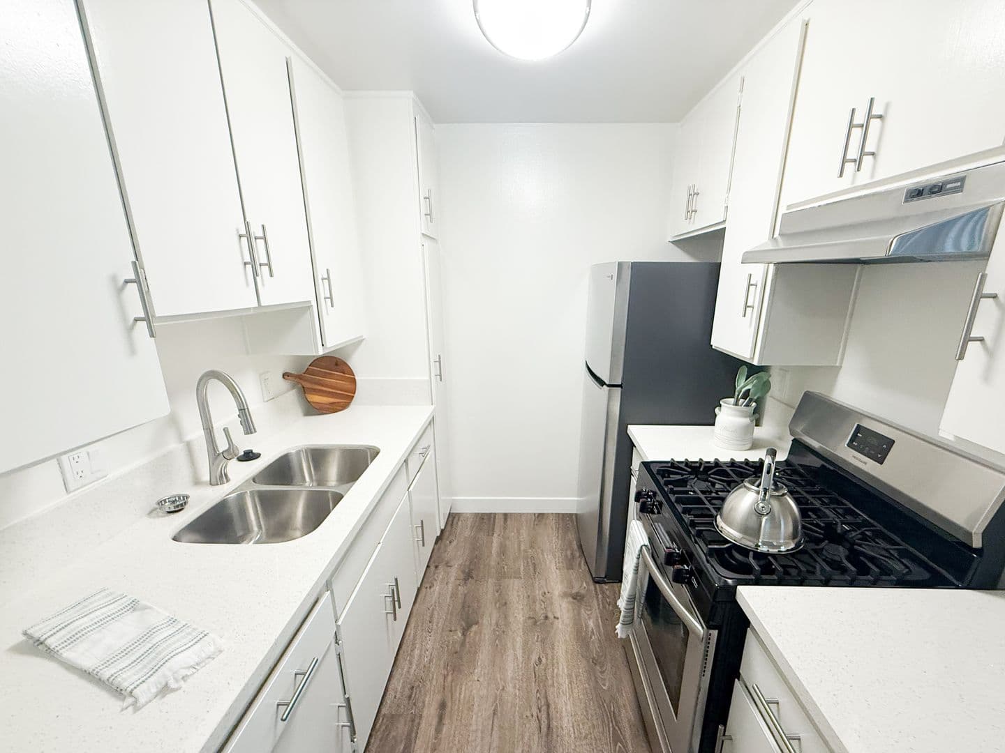 Van Nuys Apartment: 7425 Sepulveda Boulevard