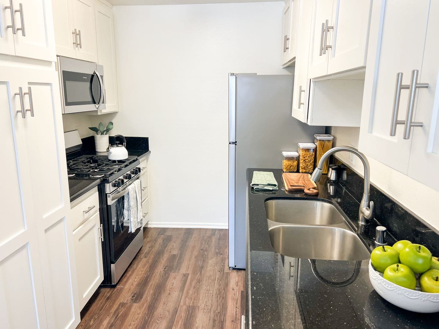 Studio City Apartment: 4627 Coldwater Canyon
