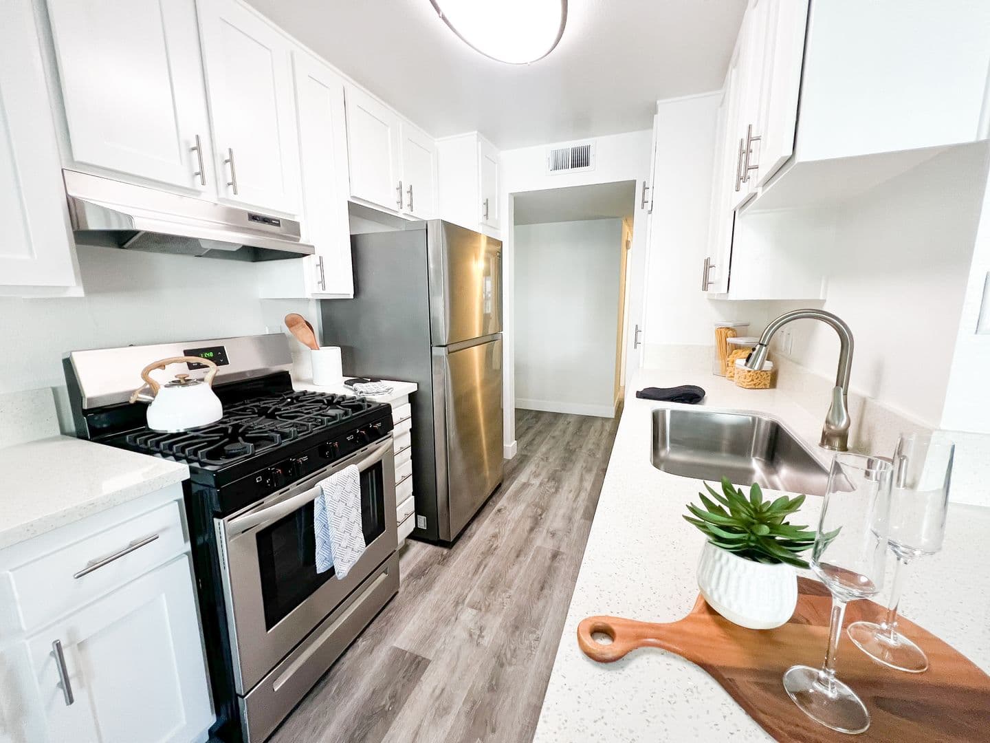 Los Angeles Apartment: 2347 Kerwood Avenue
