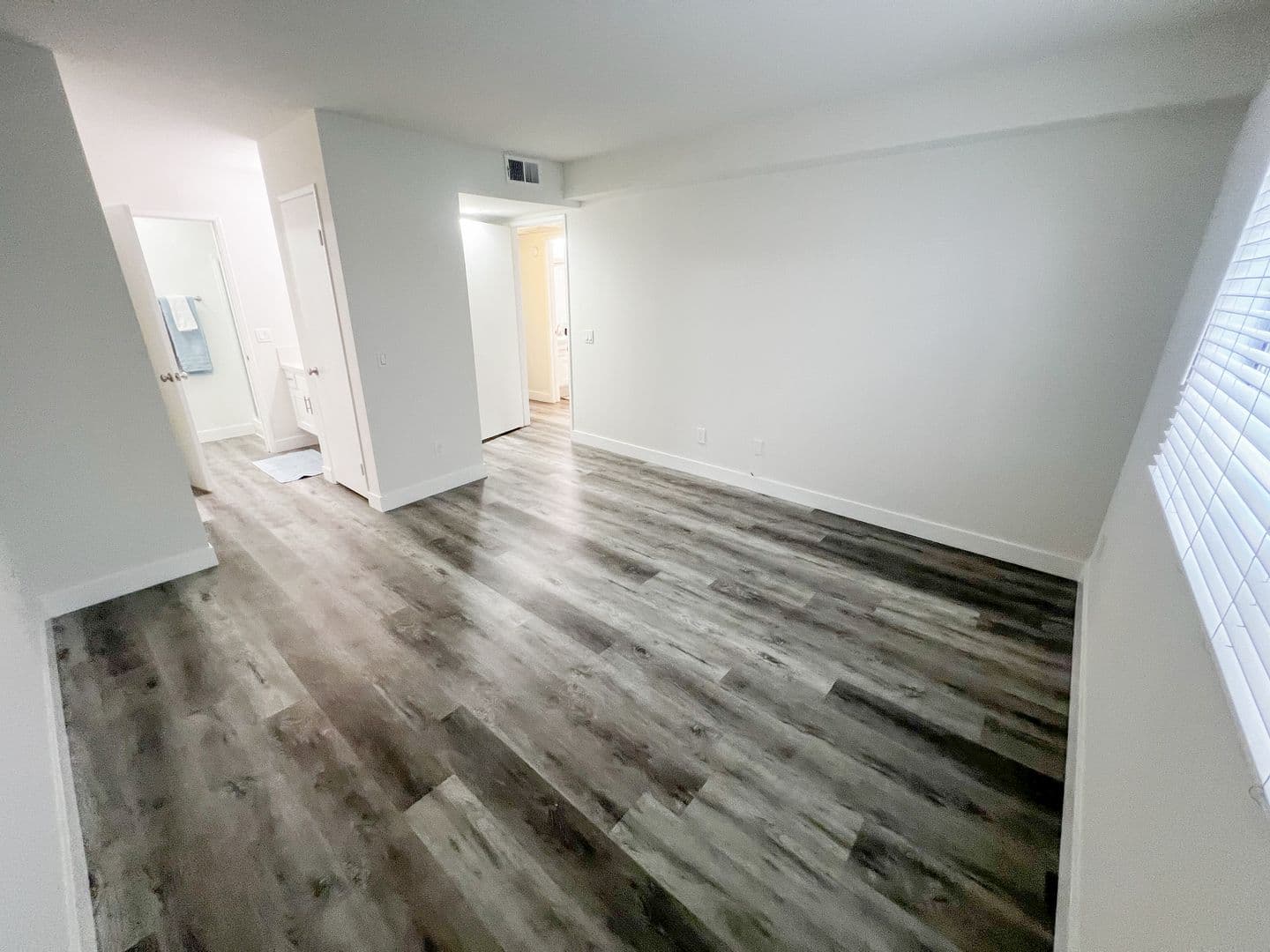 Los Angeles Apartment: 2347 Kerwood Avenue