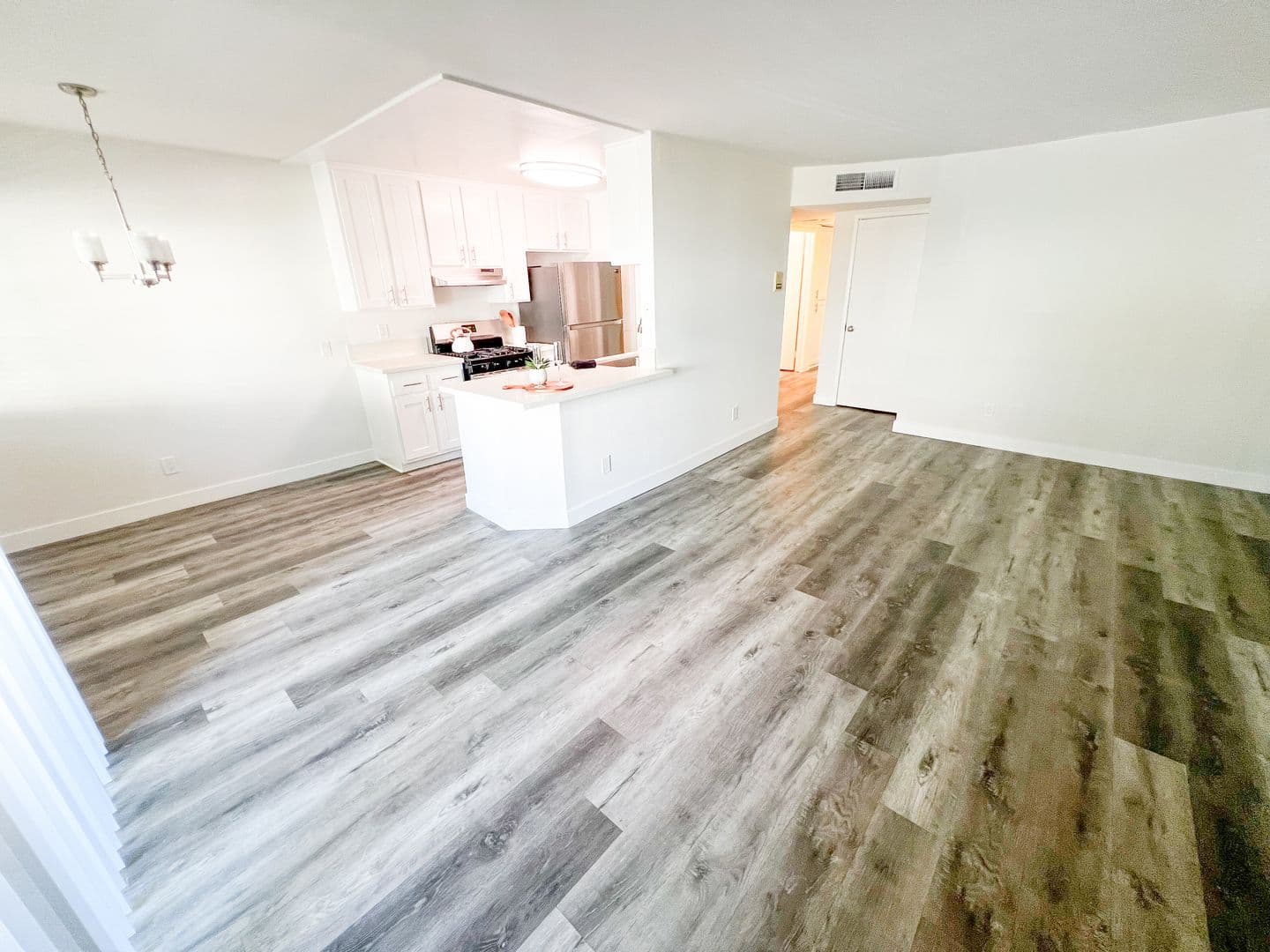 Los Angeles Apartment: 2347 Kerwood Avenue