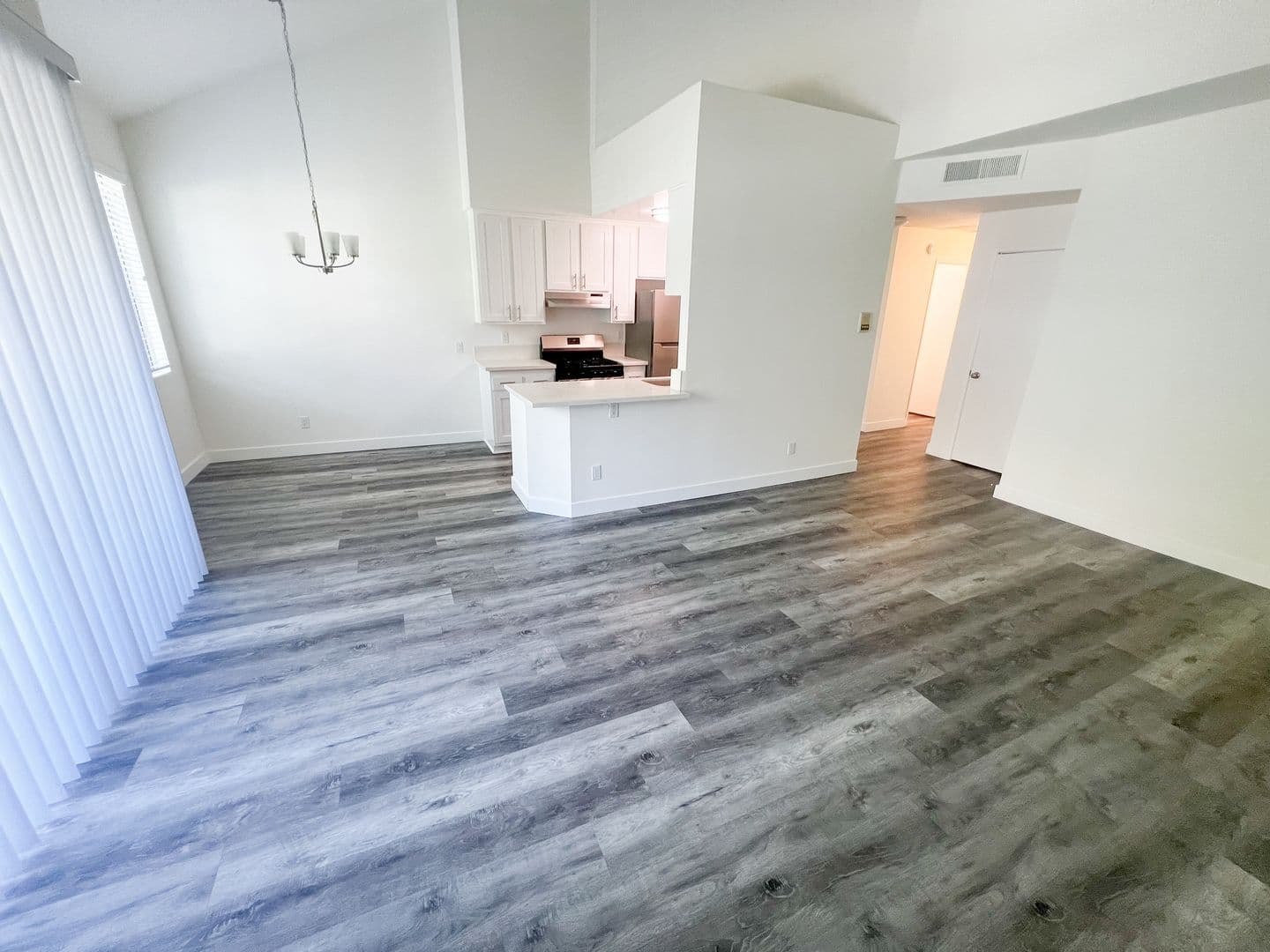 Los Angeles Apartment: 2347 Kerwood Avenue