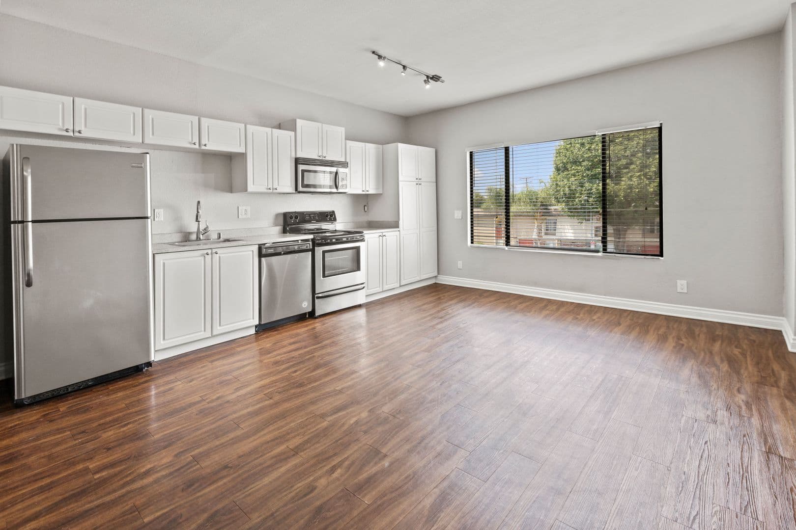 CANOGA PARK Apartment: 8700 DE SOTO AVENUE