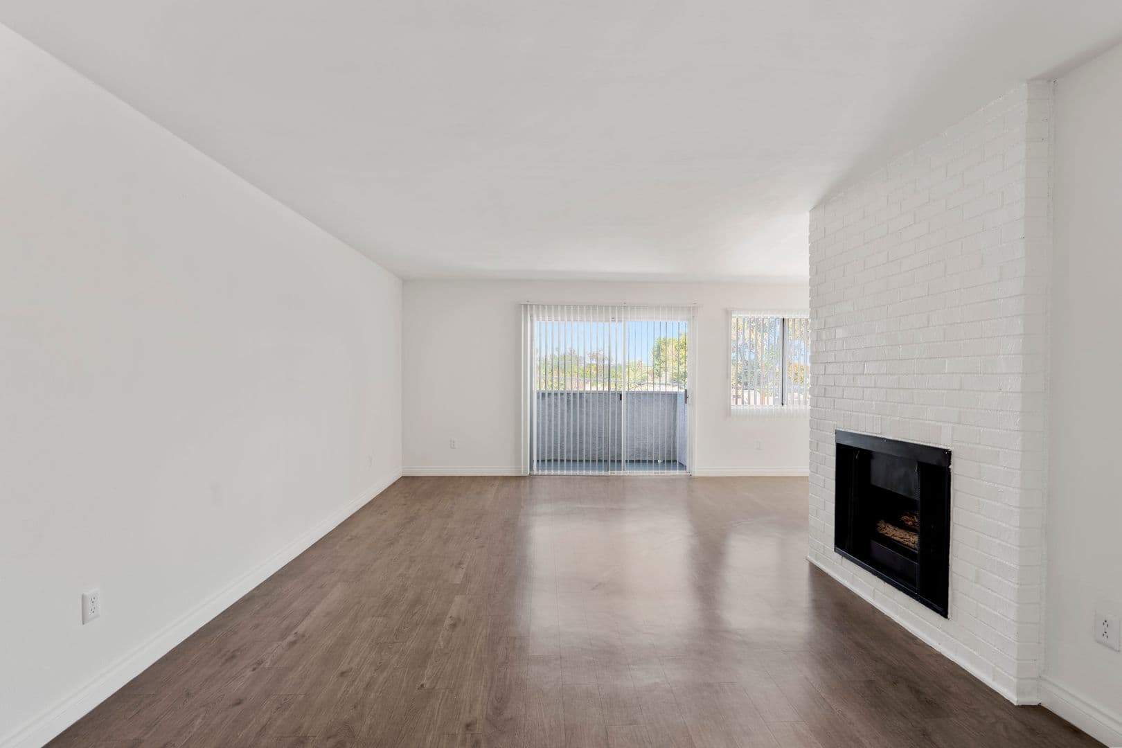 Reseda Apartment: Sherman Way Apartments