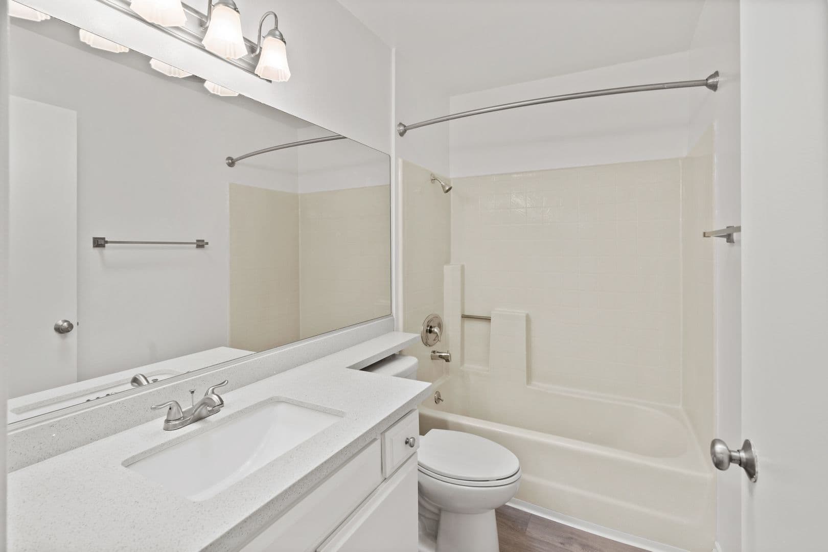 Reseda Apartment: Sherman Way Apartments