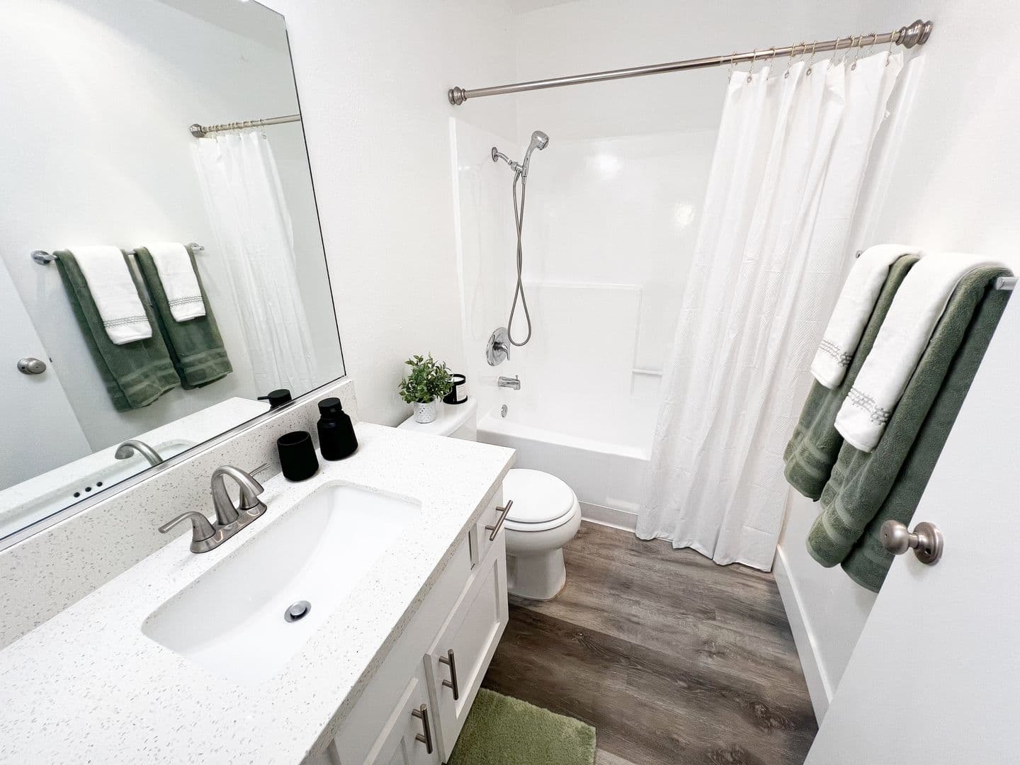 Los Angeles Apartment: 2347 Kerwood Avenue