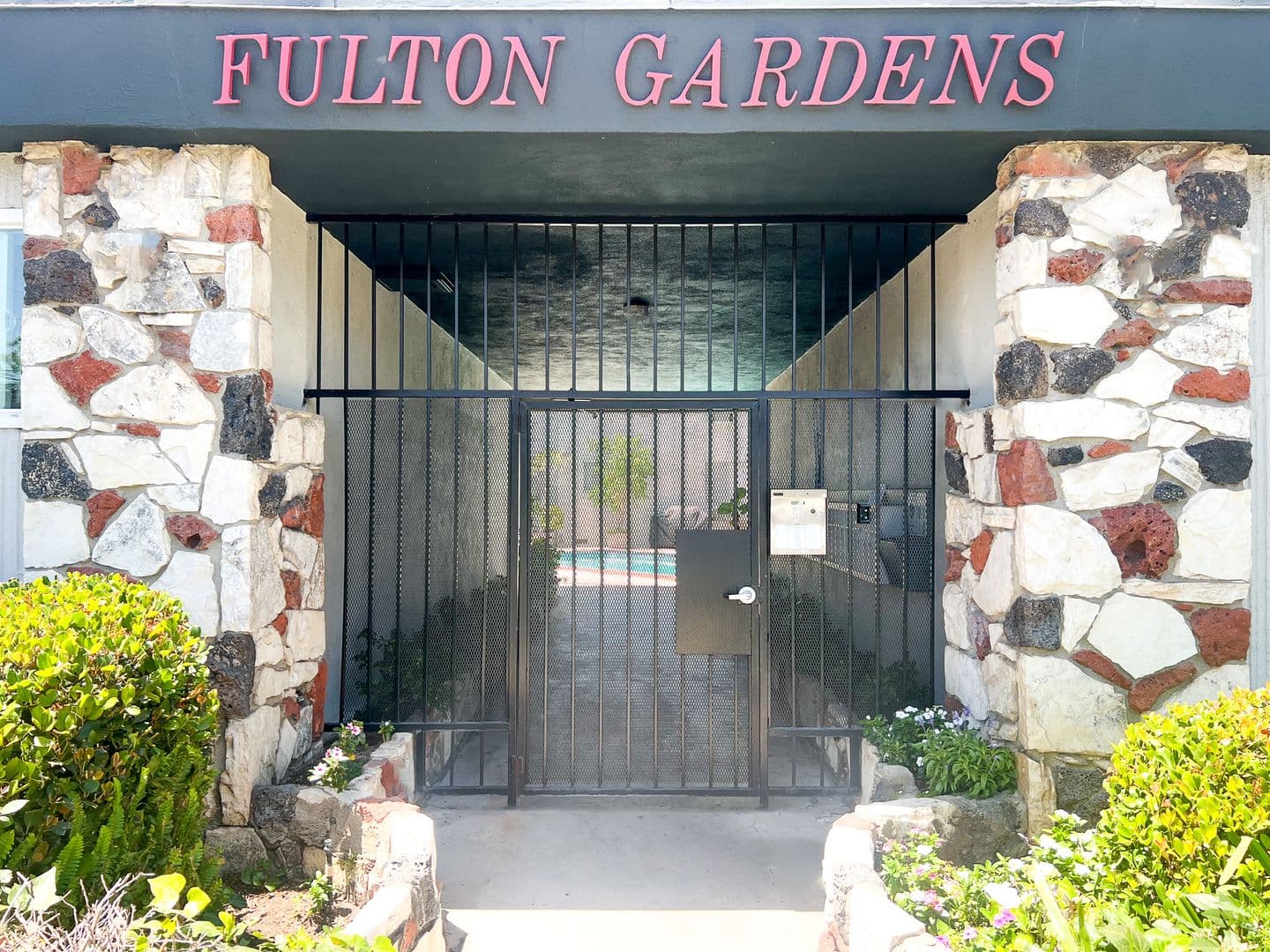Van Nuys Apartment: 6205 Fulton Avenue