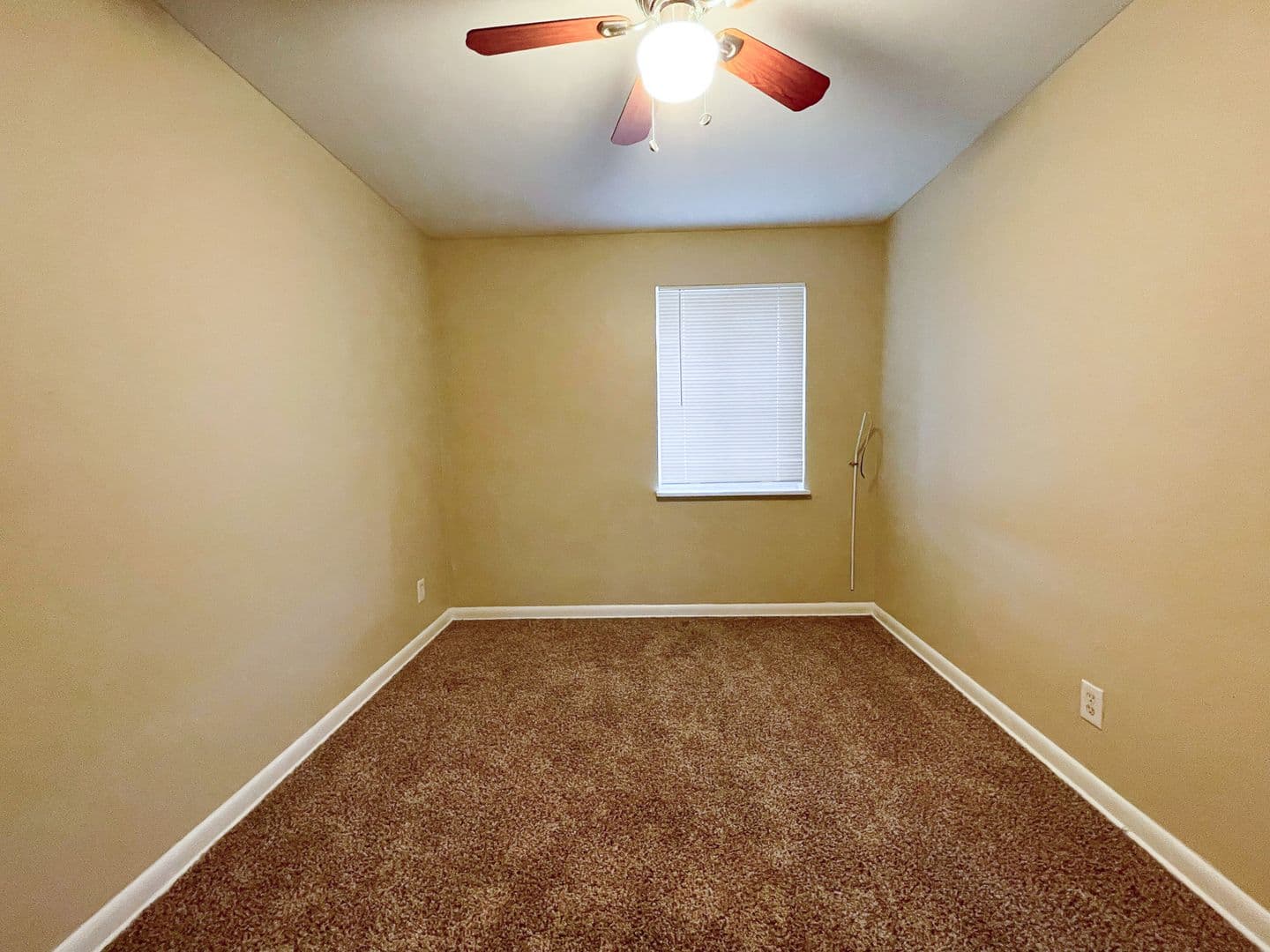 Lakewood Apartment: 1427-1435 Otis Street