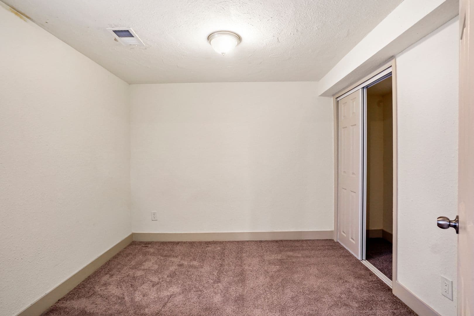 Denver Apartment: 982 S Sheridan Blvd