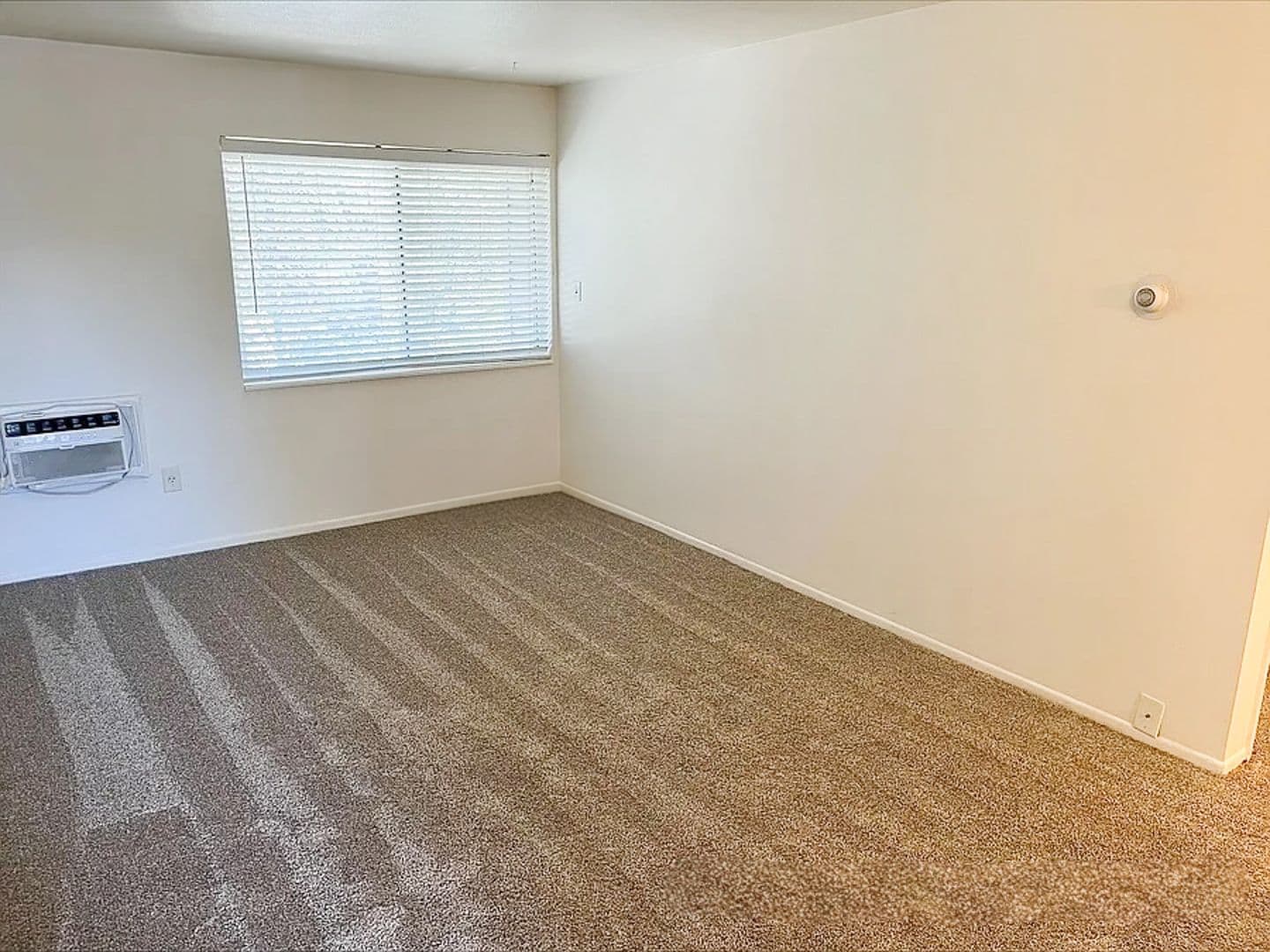Colorado Springs Apartment: 3755 E La Salle St