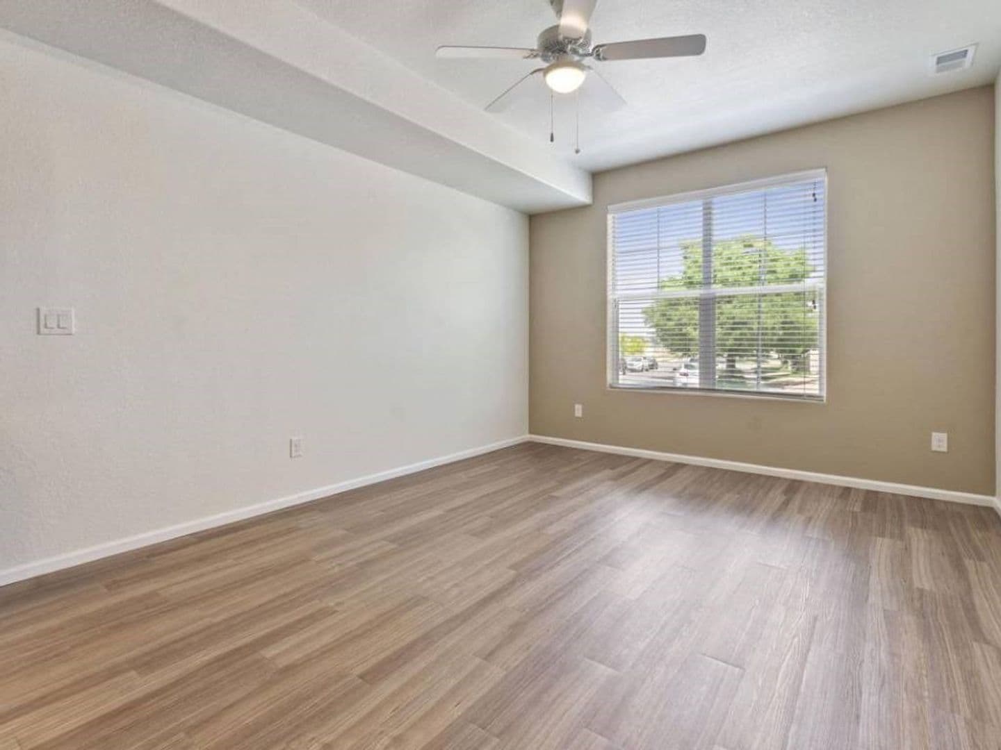 Henderson Apartment: 9474-9518 E 109th Drive