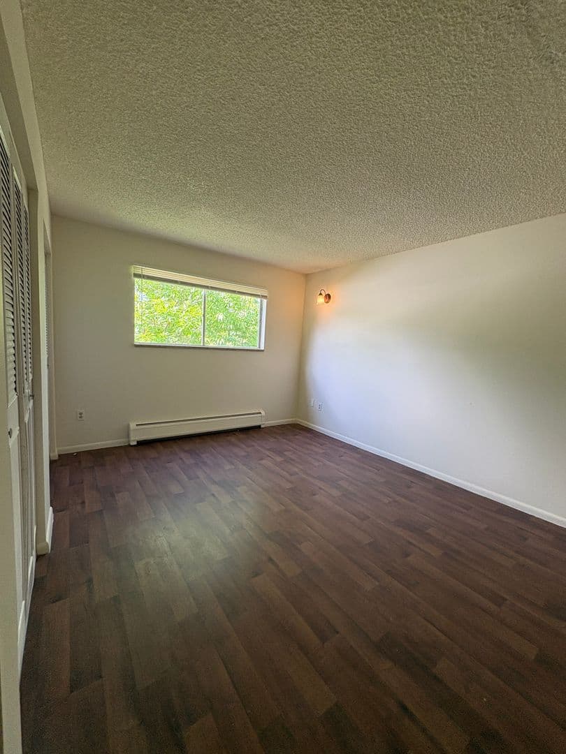 Lakewood Apartment: 915 Carr Street