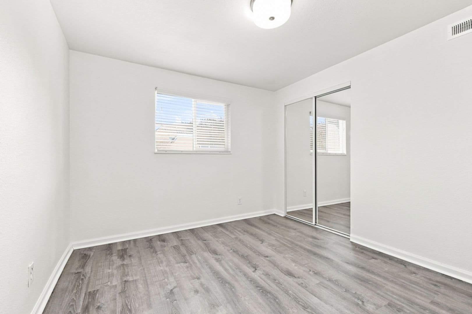 Lakewood Apartment: 1220-1222 Wadsworth Boulevard