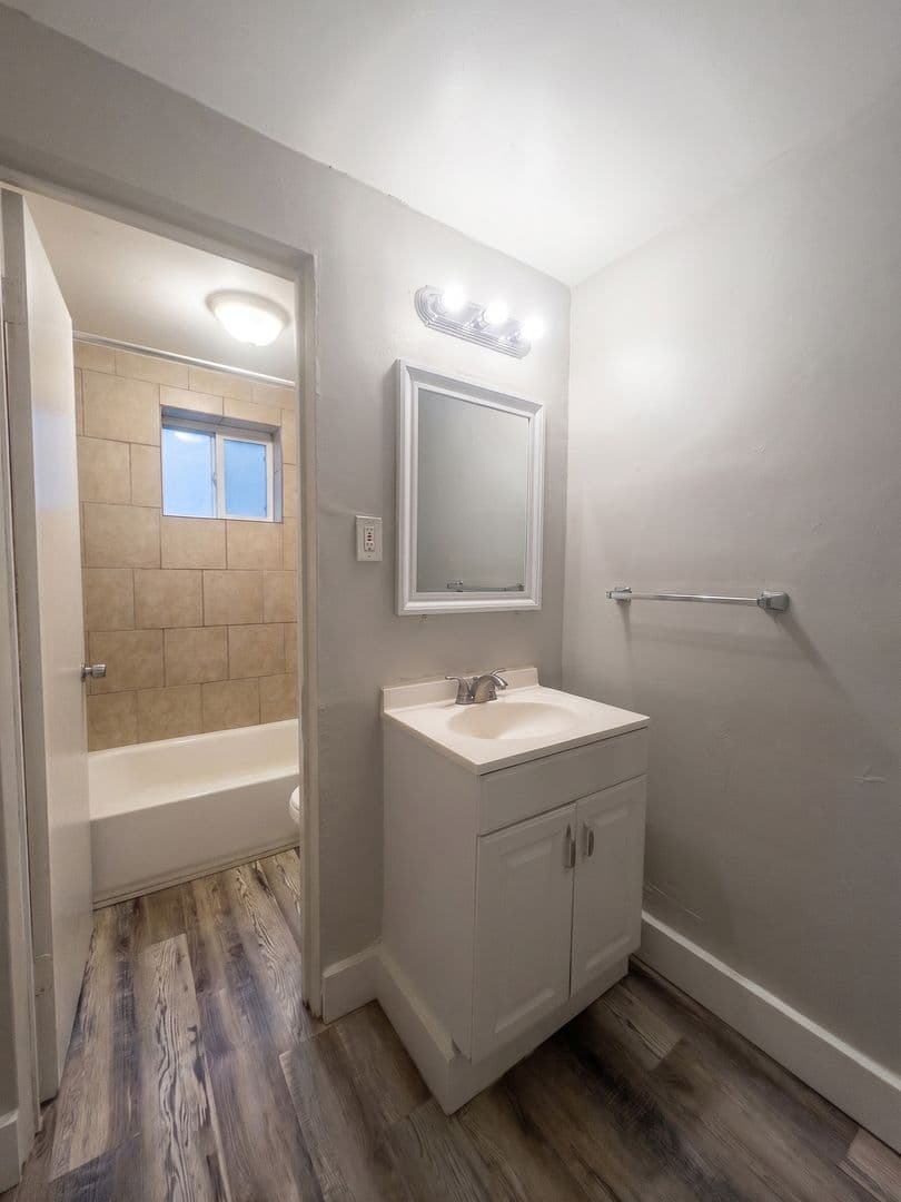 Aurora Apartment: 1475 Macon Street