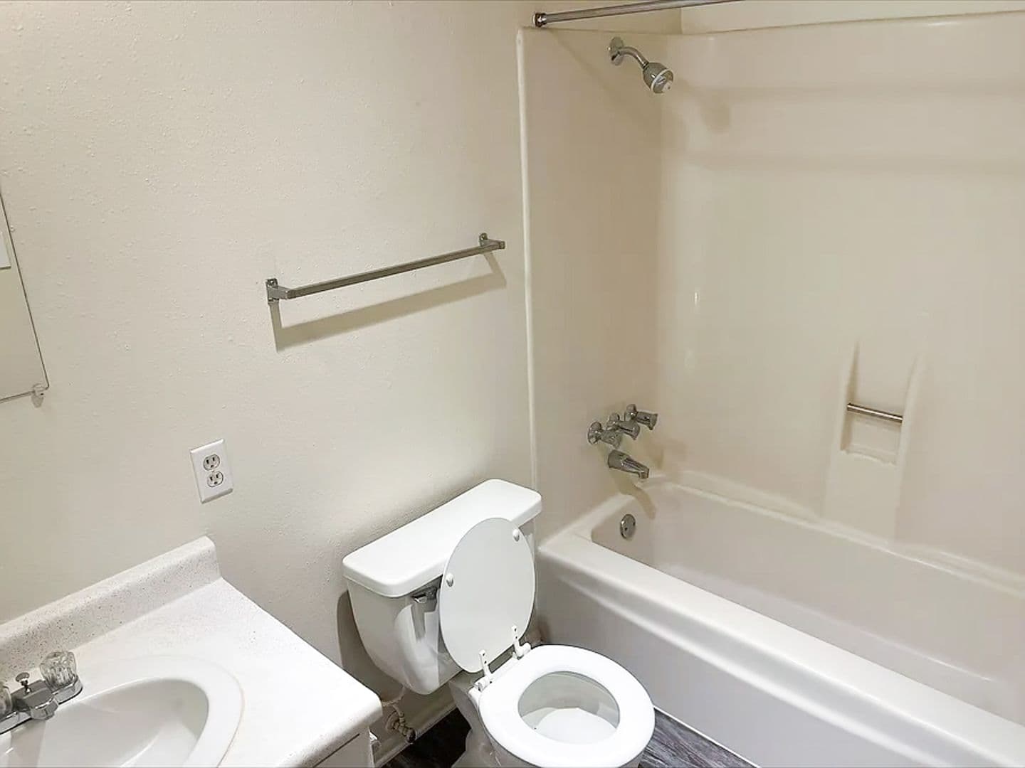 Colorado Springs Apartment: 3755 E La Salle St