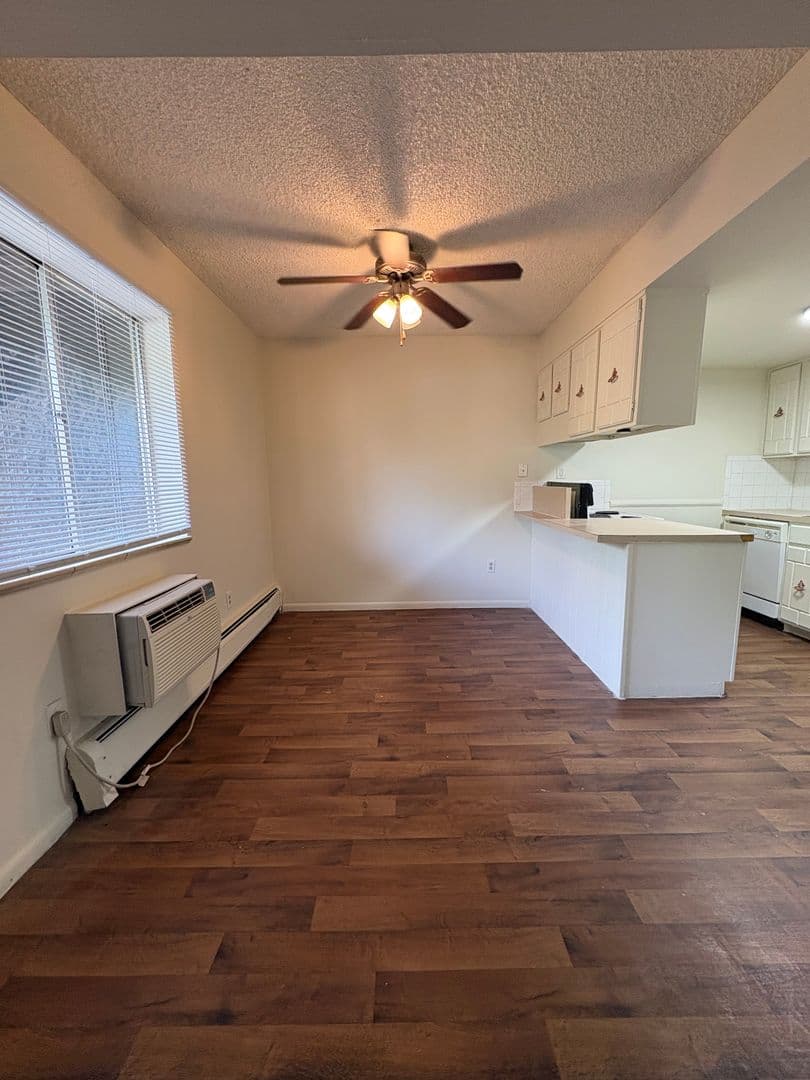Lakewood Apartment: 915 Carr Street