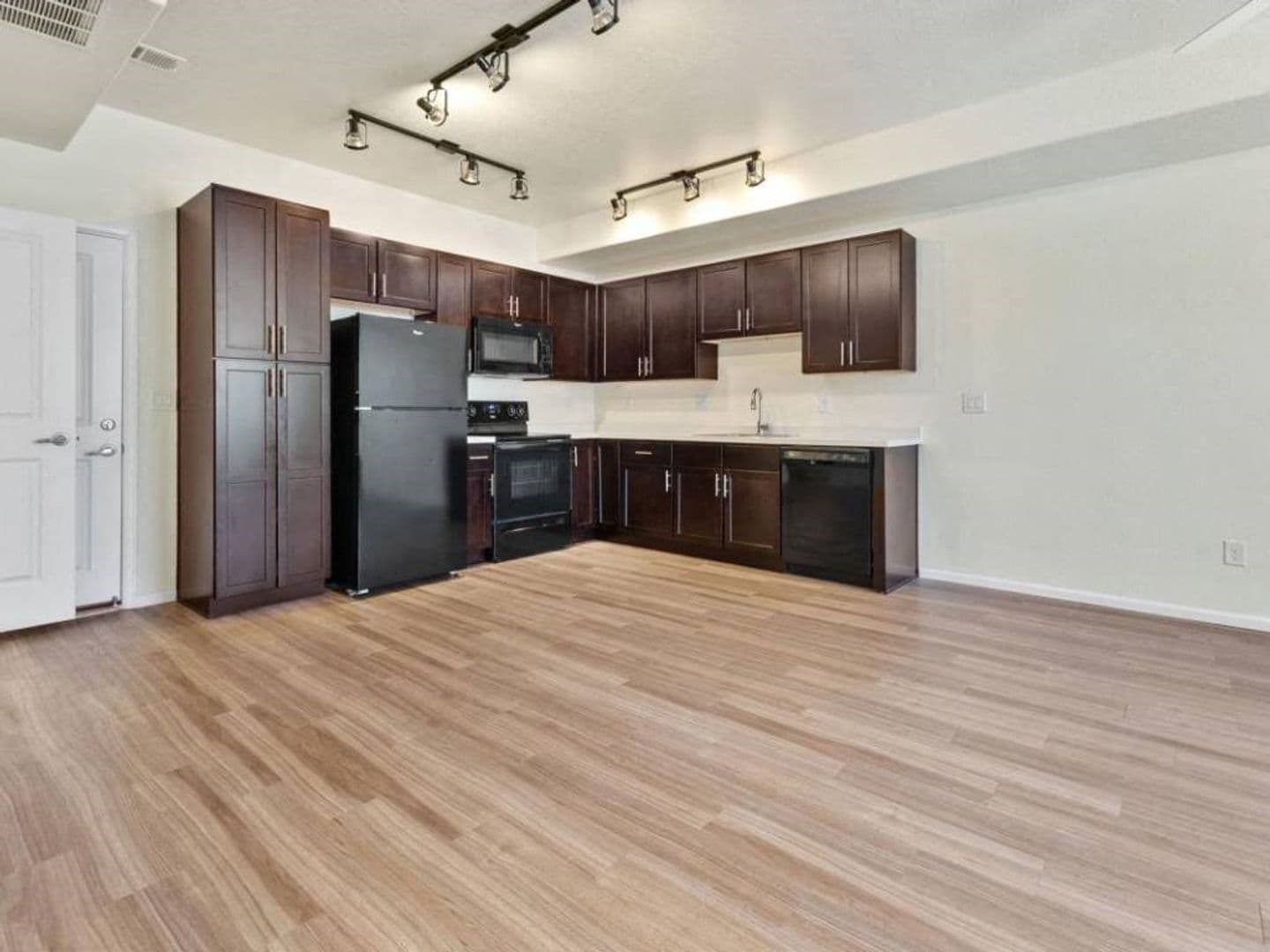 Henderson Apartment: 9474-9518 E 109th Drive
