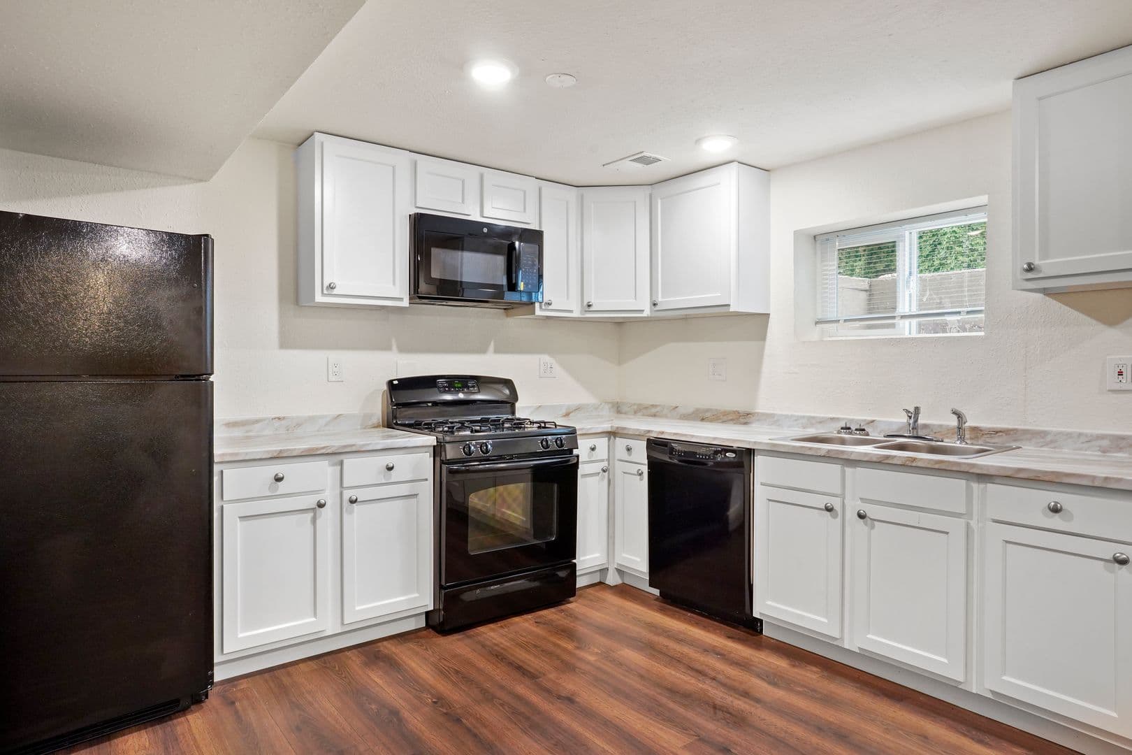 Denver Apartment: 982 S Sheridan Blvd