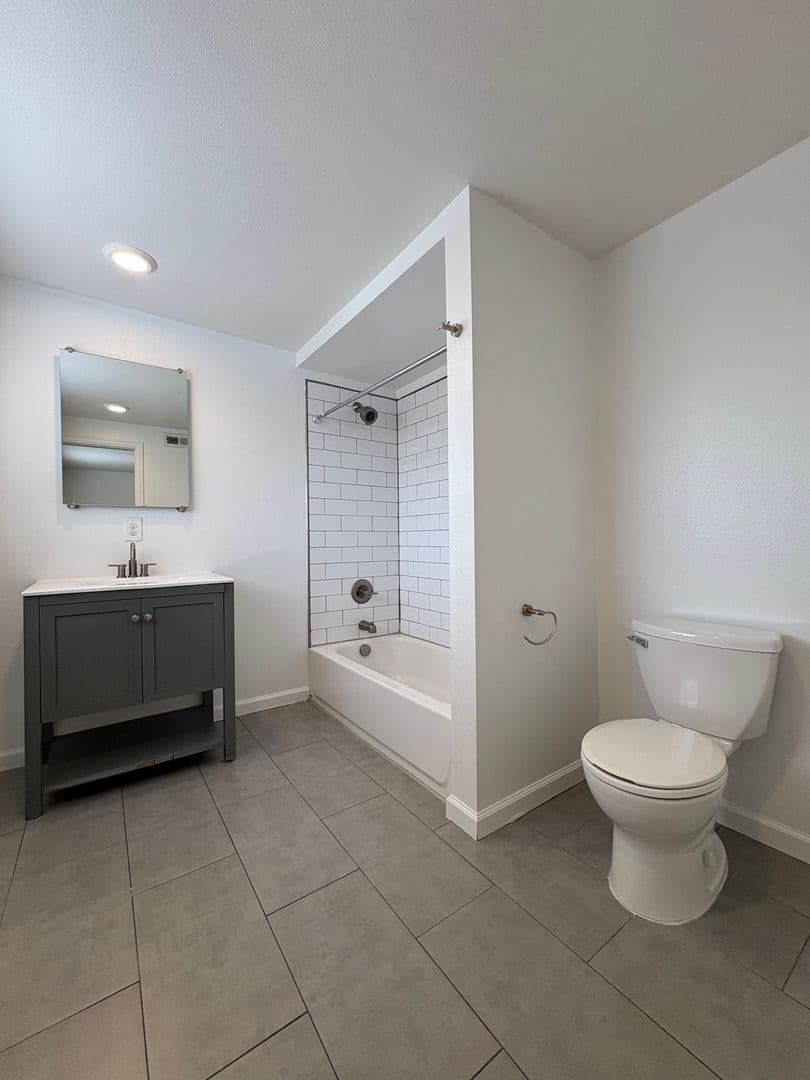 Lakewood Apartment: 1220-1222 Wadsworth Boulevard