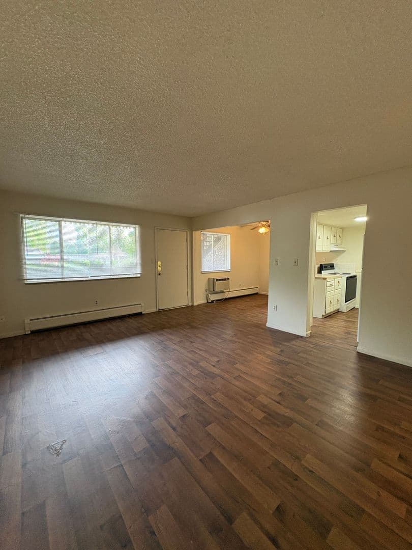 Lakewood Apartment: 915 Carr Street