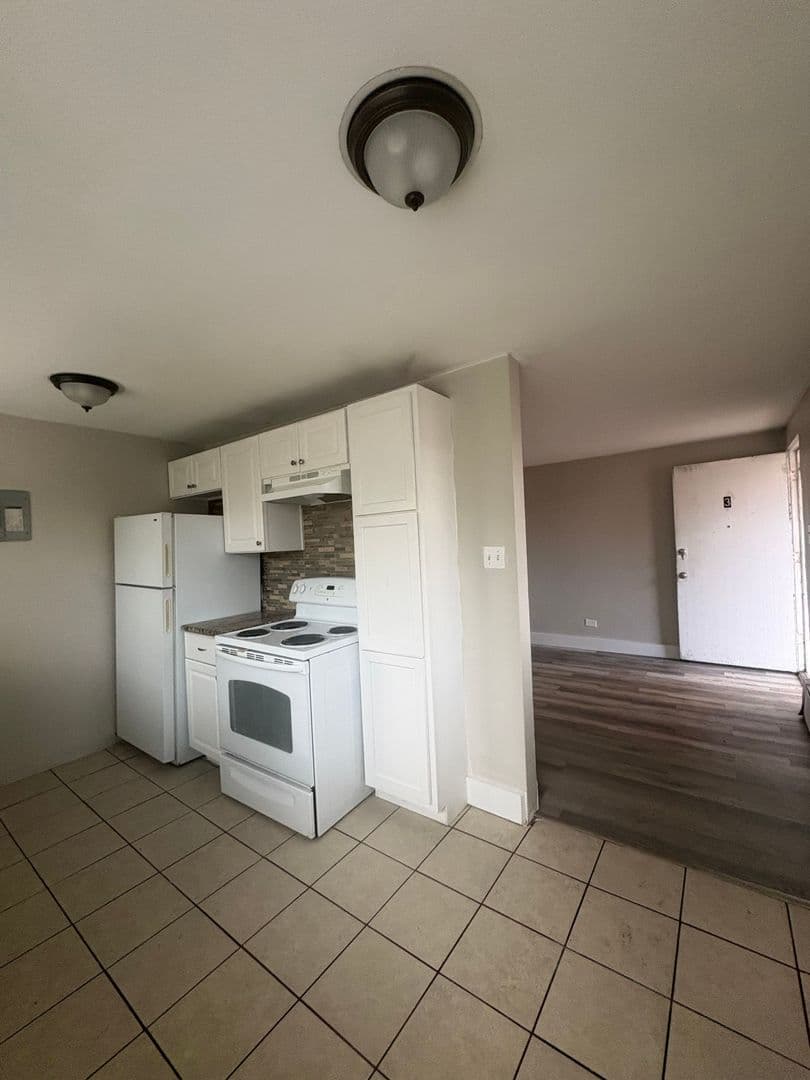 Aurora Apartment: 1475 Macon Street