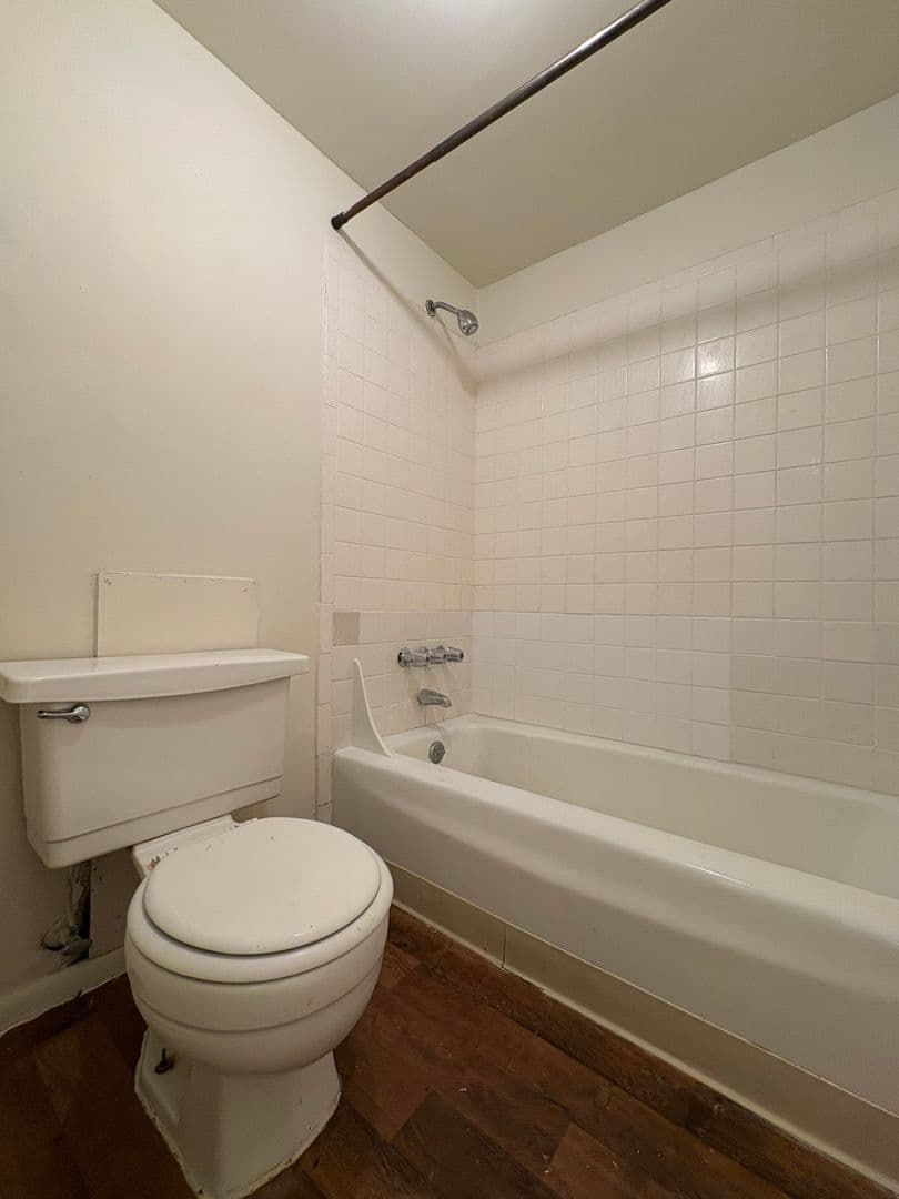 Lakewood Apartment: 915 Carr Street