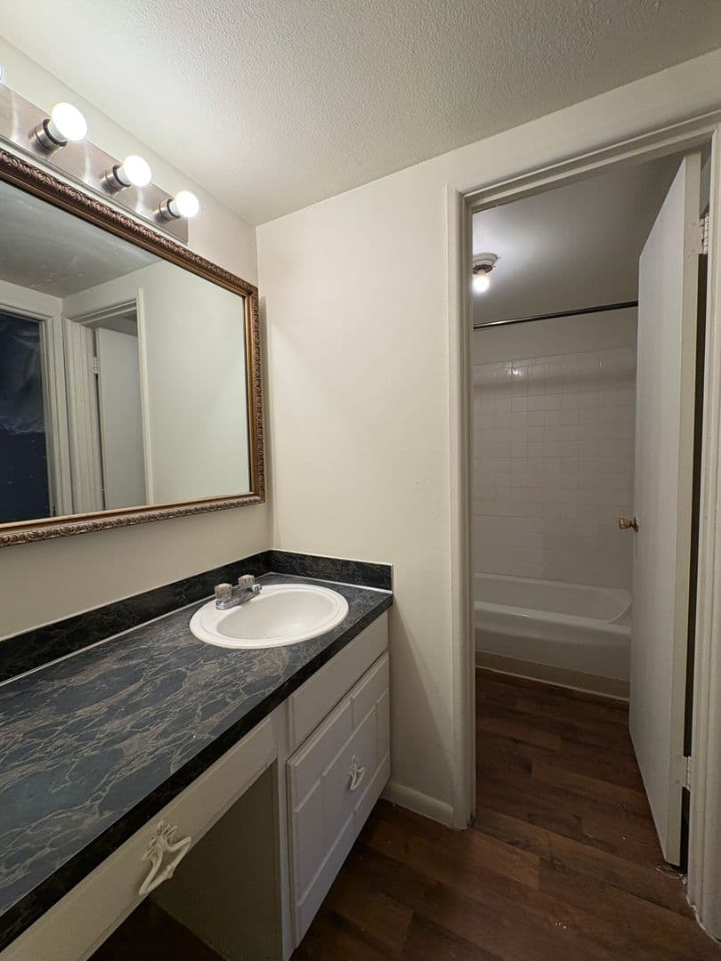 Lakewood Apartment: 915 Carr Street