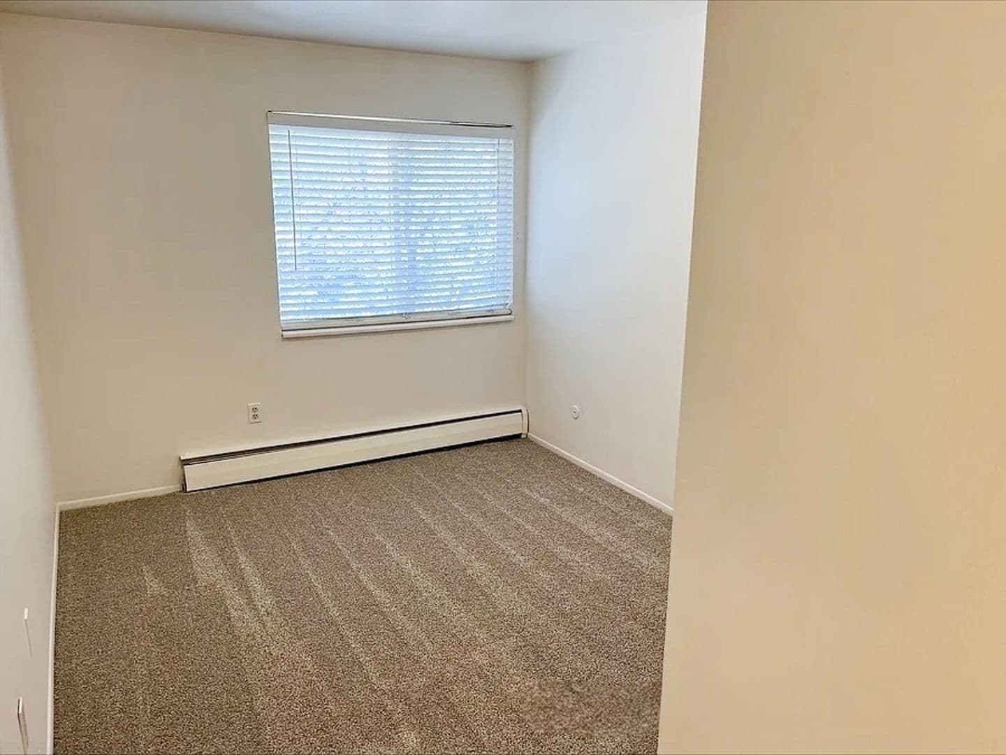 Colorado Springs Apartment: 3755 E La Salle St