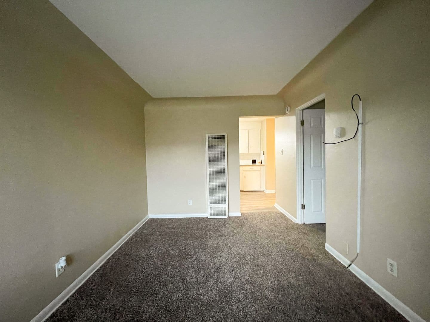 Lakewood Apartment: 1427-1435 Otis Street