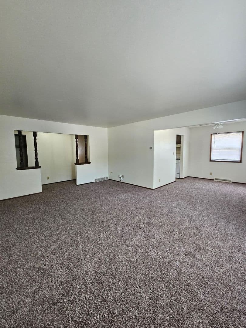 Milwaukee Apartment: 6713 W Bluemound Rd, Wauwatosa WI 53213