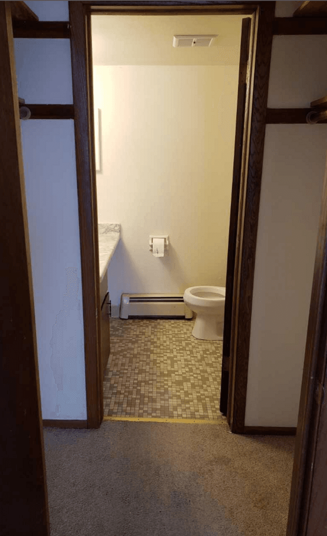 Milwaukee Apartment: 6333 N Denmark St