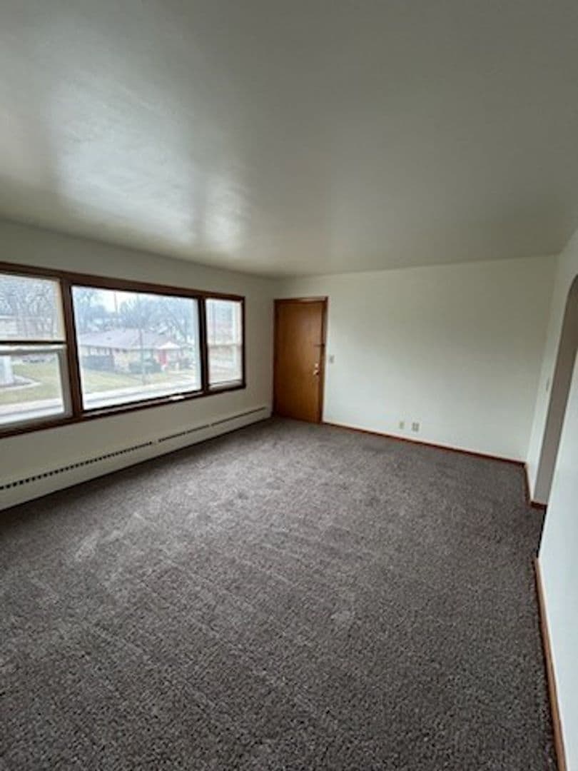 Milwaukee Apartment: 6713 W Bluemound Rd, Wauwatosa WI 53213