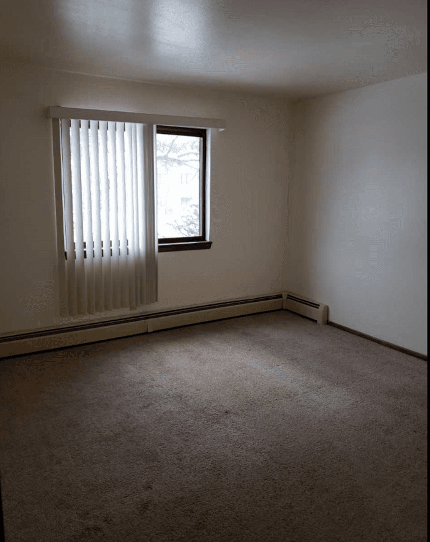 Milwaukee Apartment: 6333 N Denmark St