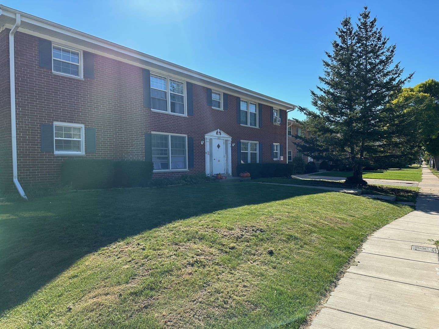 Milwaukee Apartment: 6713 W Bluemound Rd, Wauwatosa WI 53213