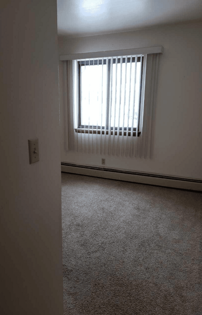Milwaukee Apartment: 6333 N Denmark St