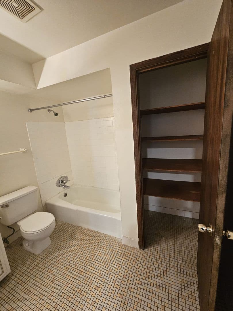 Milwaukee Apartment: 4630 S 23rd Street