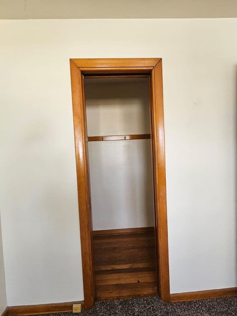 Milwaukee Apartment: 6713 W Bluemound Rd, Wauwatosa WI 53213