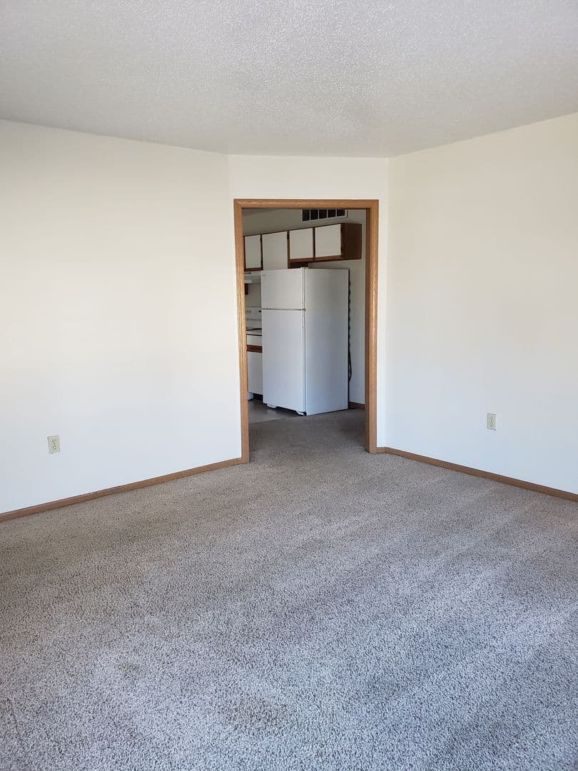 Butler Apartment: 12815 W Hampton Ave