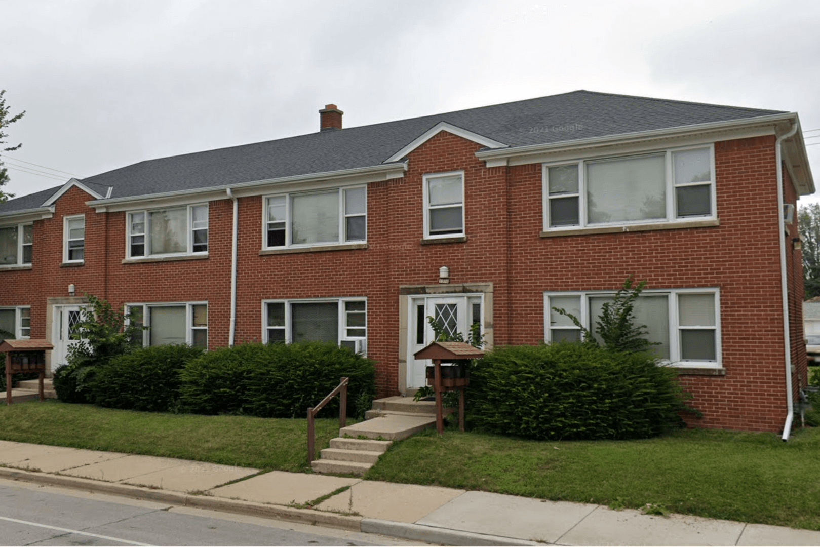 Milwaukee Apartment: 6713 W Bluemound Rd, Wauwatosa WI 53213
