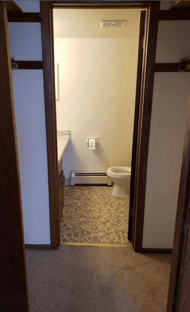 Milwaukee Apartment: 6333 N Denmark St